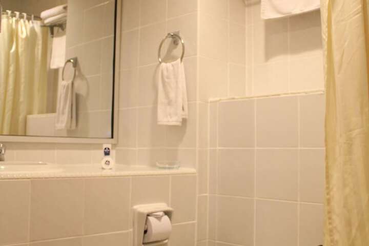 Room 10 of 34