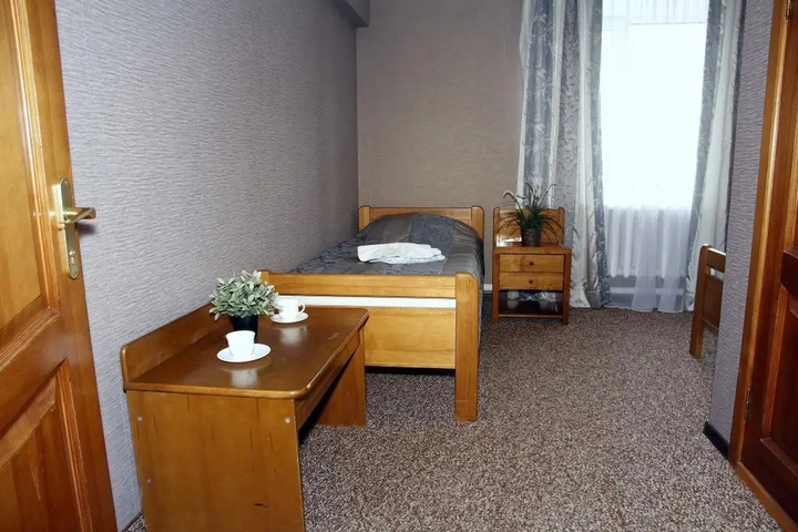 Room 4 of 10
