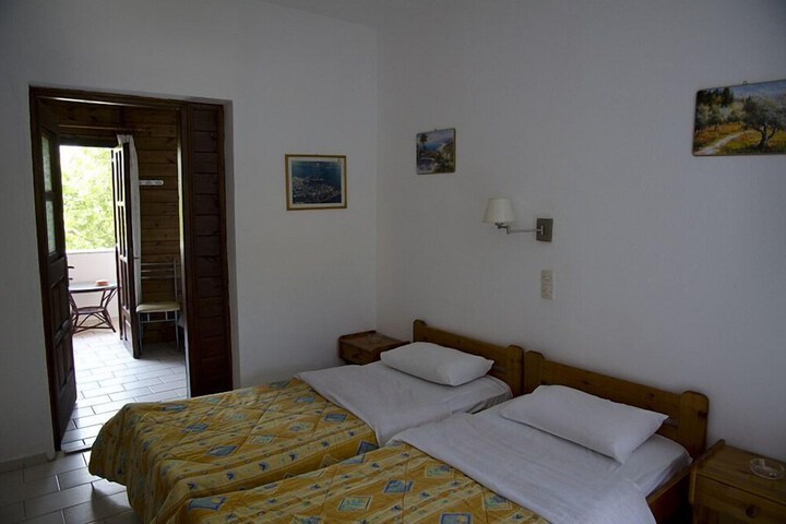 Room 7 of 68