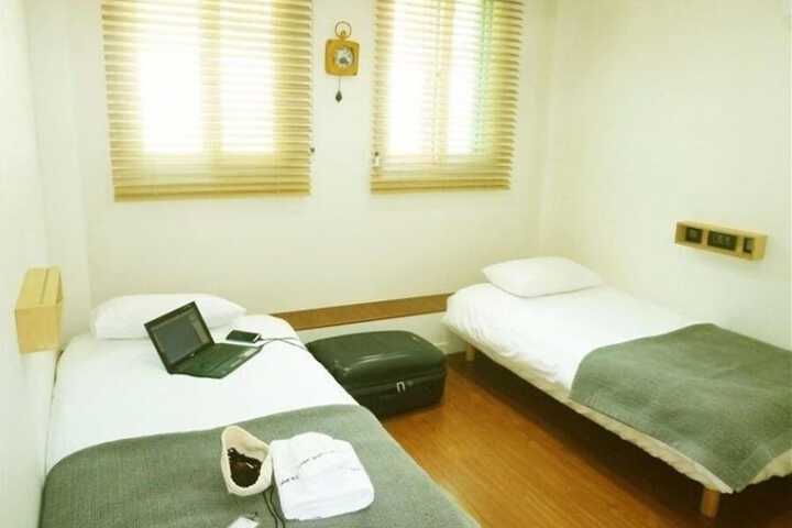 Room 19 of 76