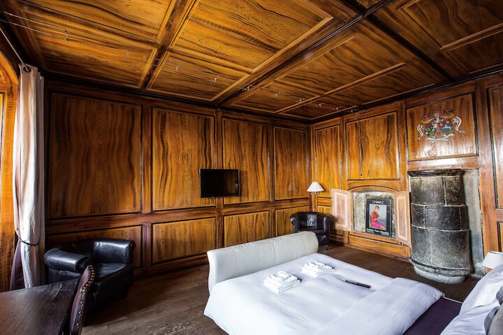 Room 2 of 72