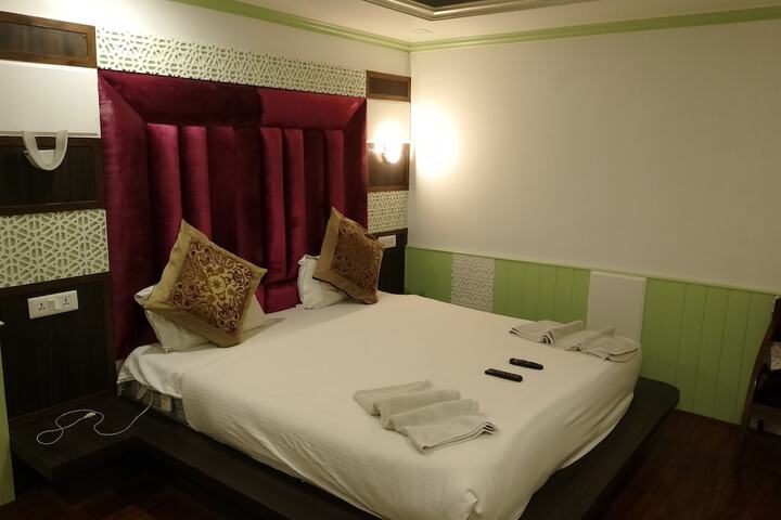 Room 8 of 24