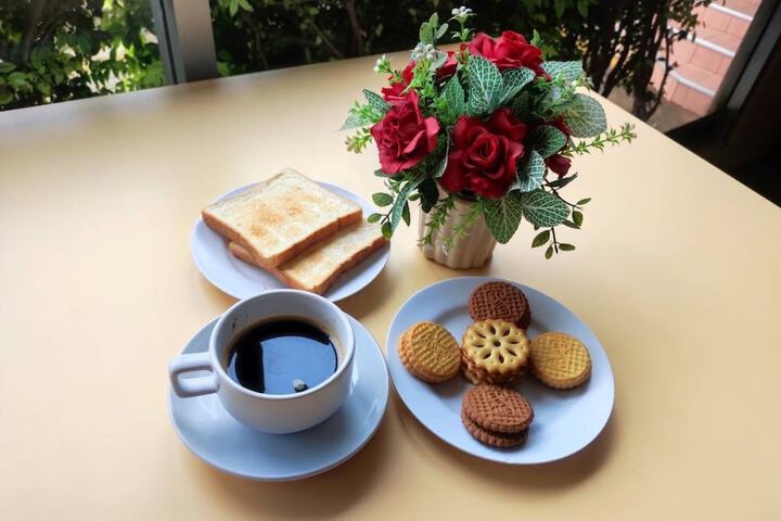 Breakfast/Coffee Service 17 of 25