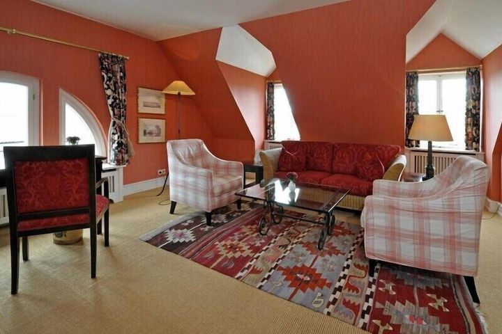 Room 12 of 37
