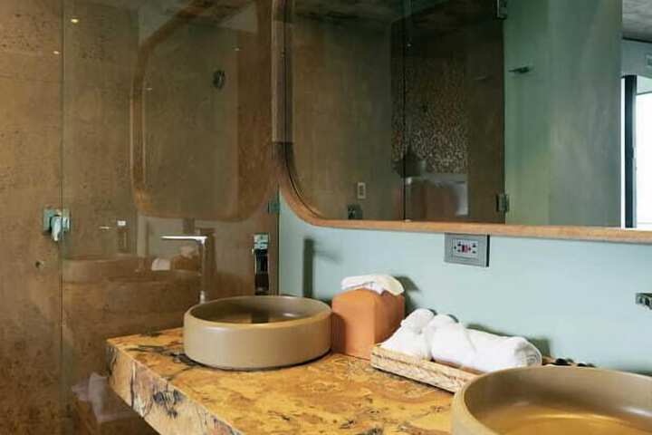 Room 47 of 132