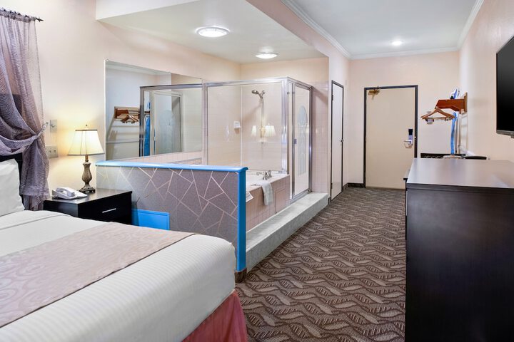 Room 8 of 36