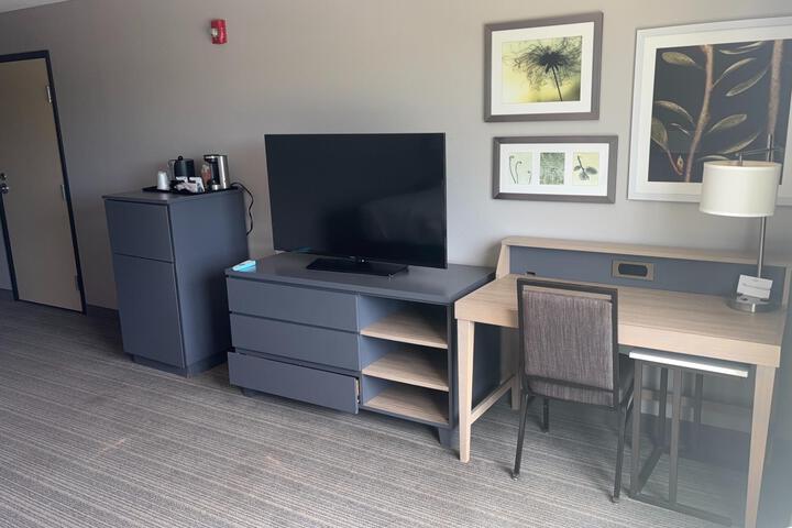 Room 6 of 18