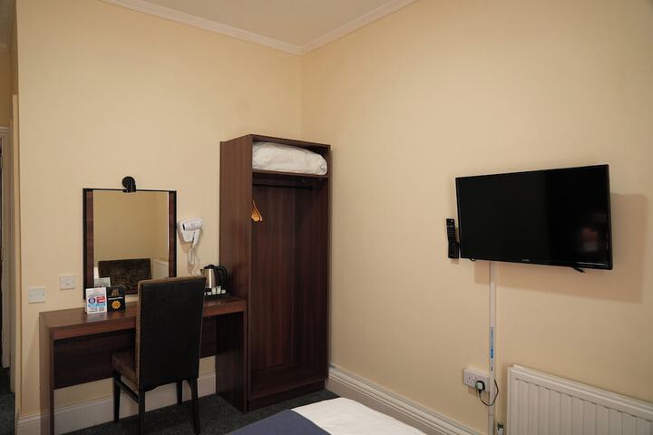 Room 107 of 208