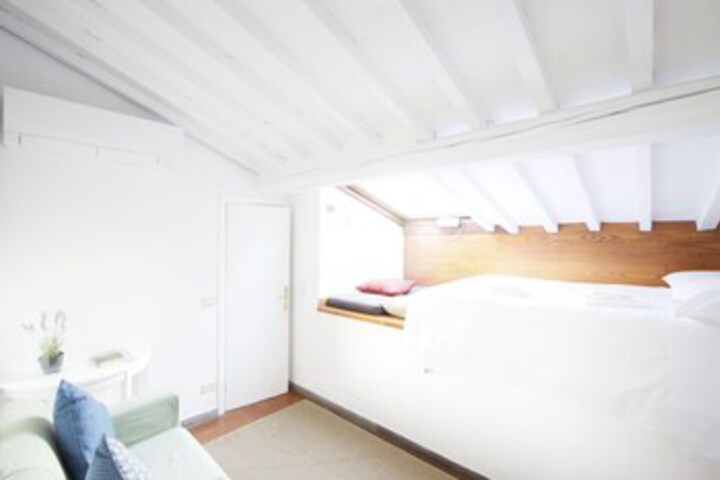 Room 9 of 15