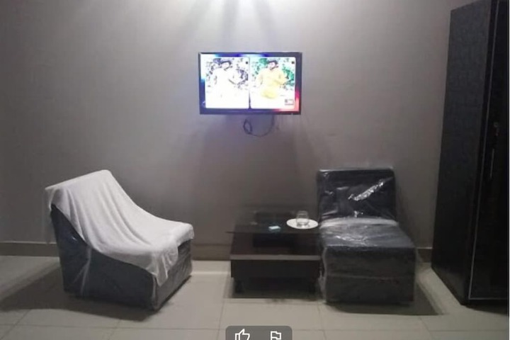 Room 2 of 2