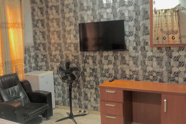 Room 6 of 19