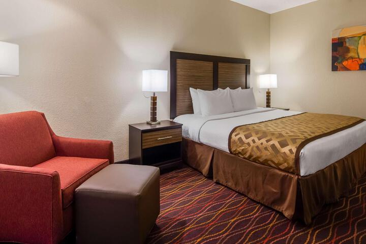 1 King Bed (3 of 6)