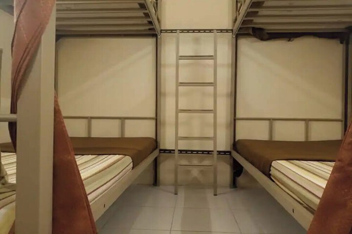 Room 10 of 24
