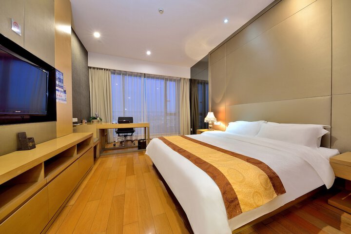 Room 27 of 76
