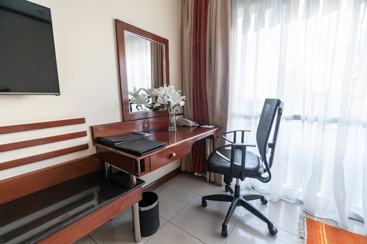 Room 5 of 117