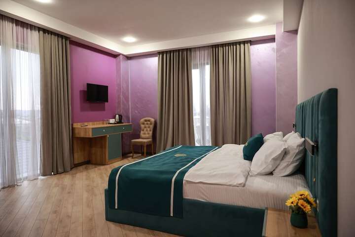 Room 9 of 42