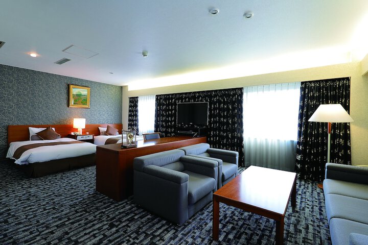 Room 3 of 77