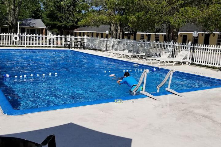 Pool 21 of 60