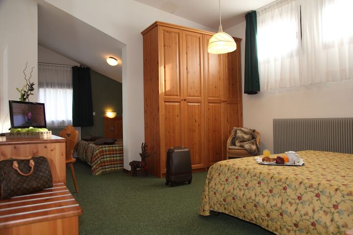 Room 6 of 45