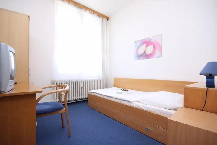 Room 3 of 12