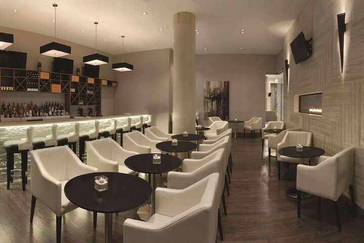 Lounge 54 of 63