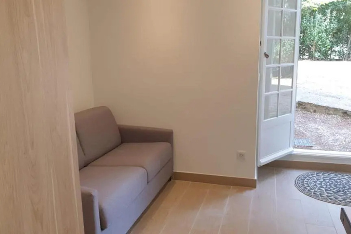 Room 2 of 11