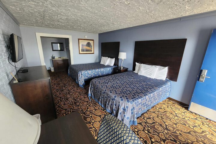 Room 13 of 23