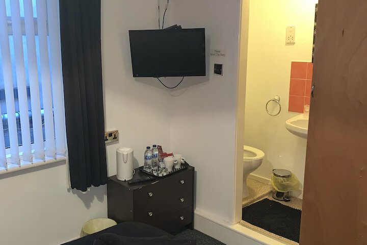 Room 6 of 7