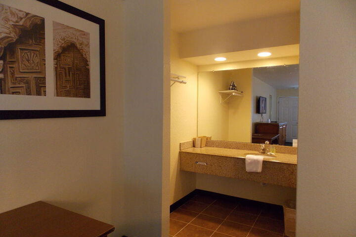 Room 93 of 128