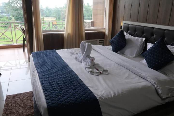 Room 5 of 16