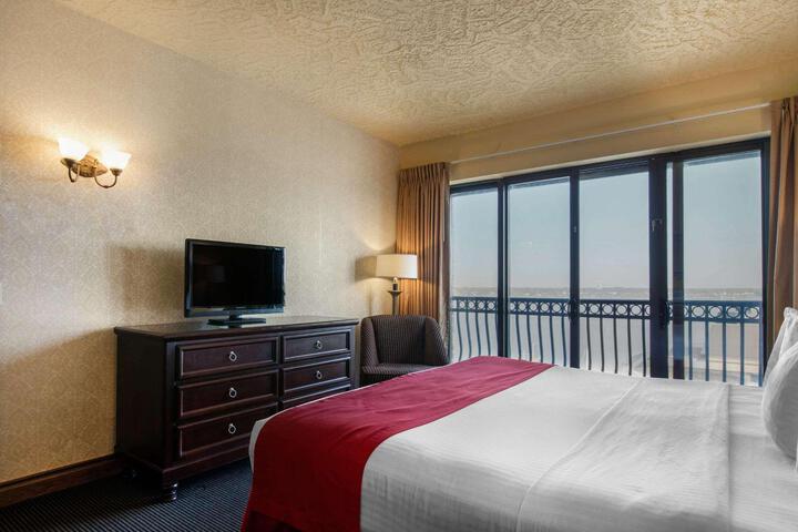 1 King Bed Accessible (3 of 20)
