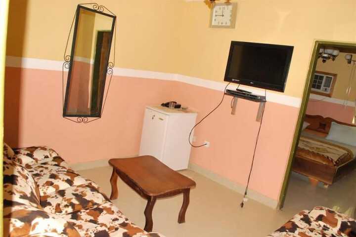 Room 2 of 10