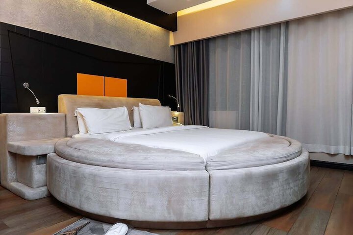 Room 14 of 27