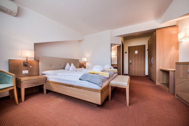 Room 14 of 33