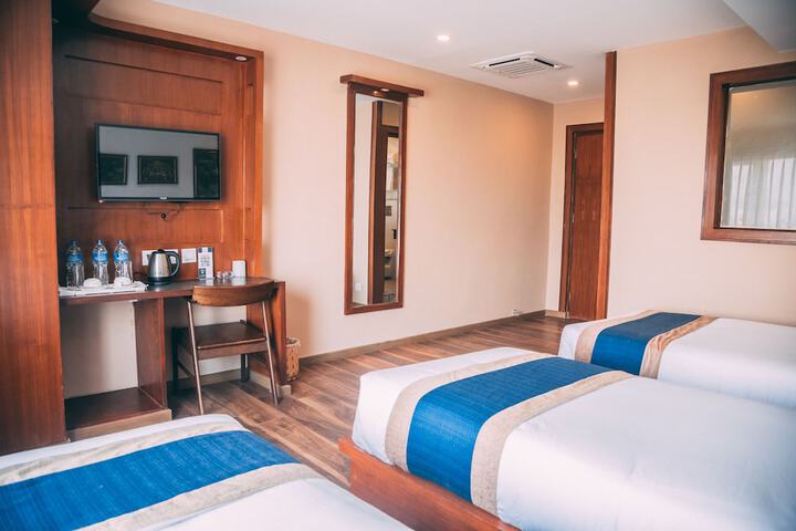 Room 9 of 42