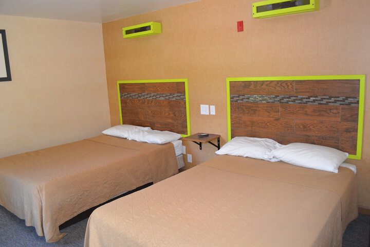 Room 7 of 12