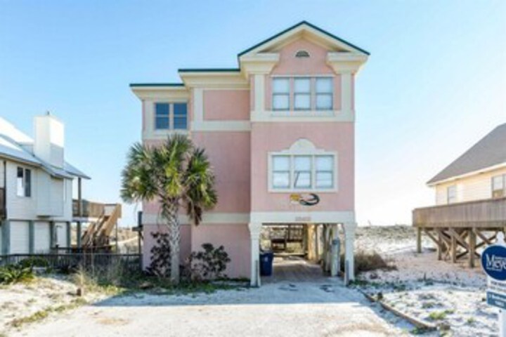 Exterior of Island Lady by Meyer Vacation Rentals