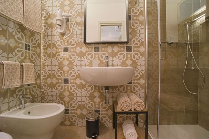 Room 10 of 13