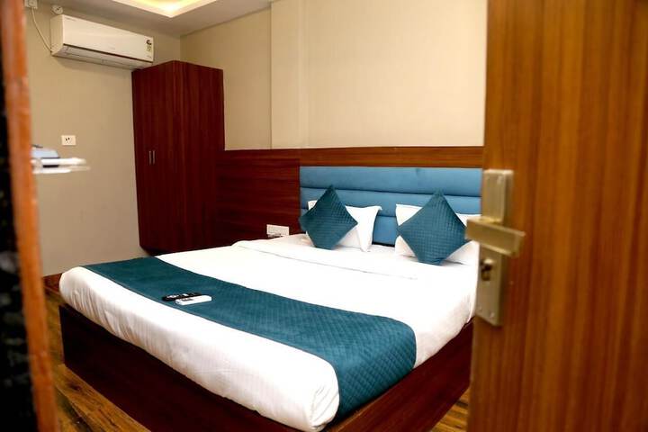 Room 9 of 34