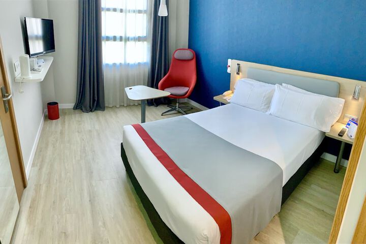 Room 5 of 30