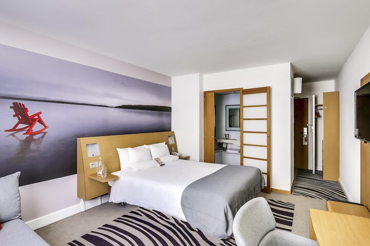 Room 9 of 108