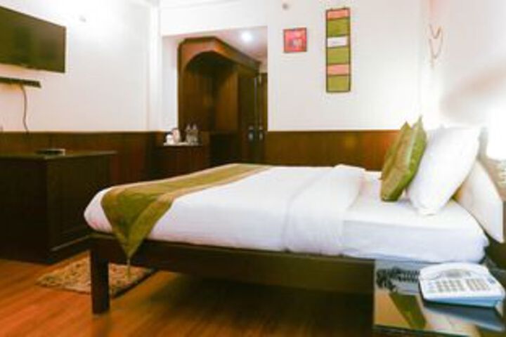 Room 8 of 32