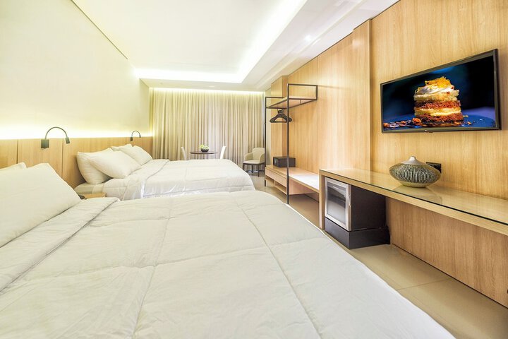 Room 17 of 103
