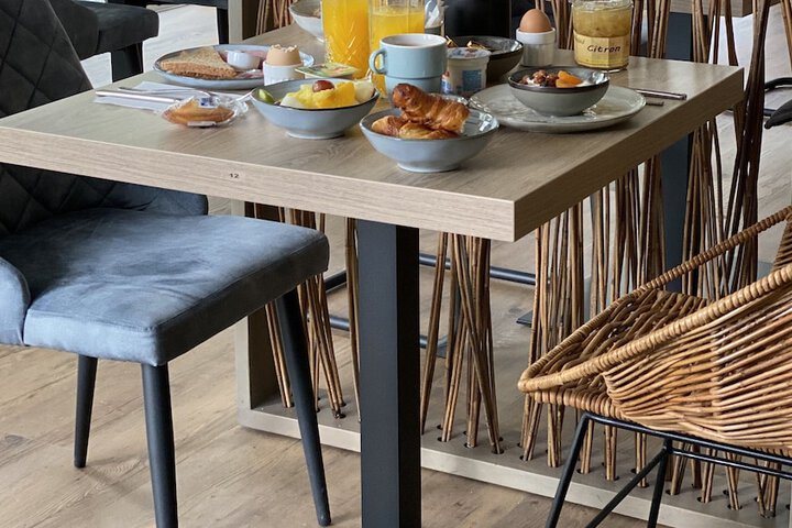 Breakfast/Coffee Service 74 of 127