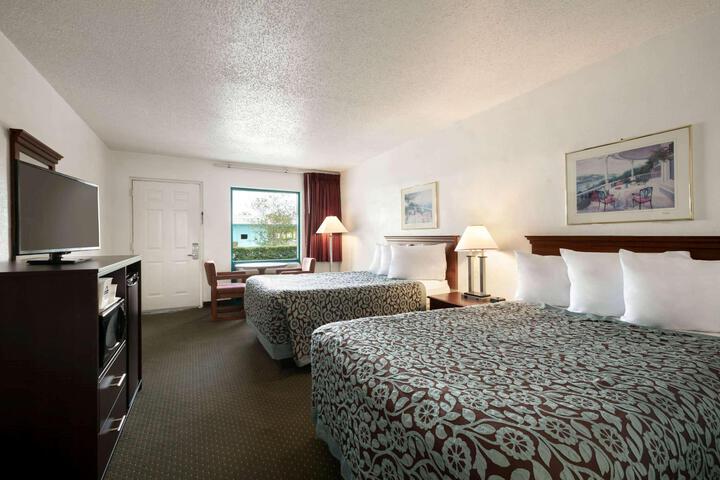 2 Double Beds (19 of 21)