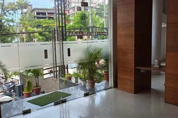 Room 5 of 7