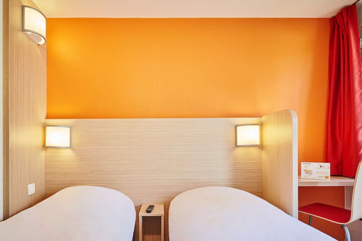 Room 7 of 77