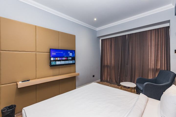 Room 32 of 173