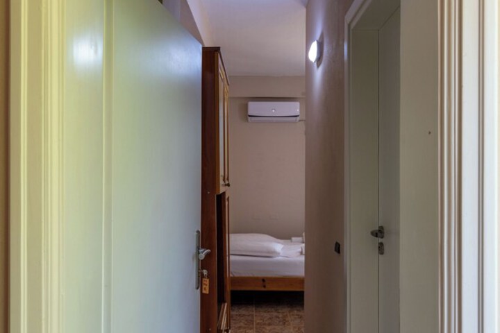 Room 37 of 178