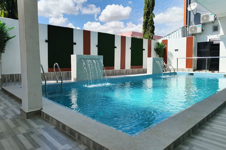 Pool 50 of 99